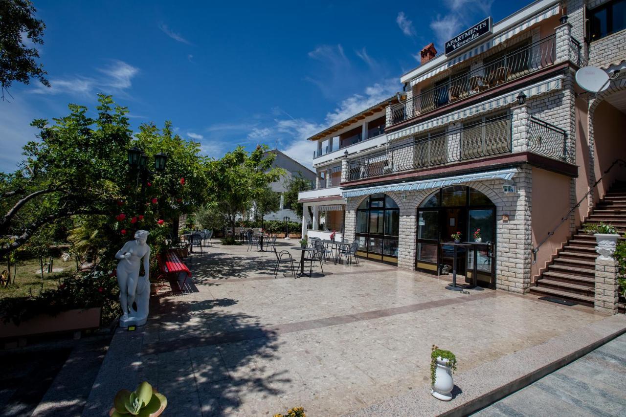 Apartments Vesela Banjol Exterior photo