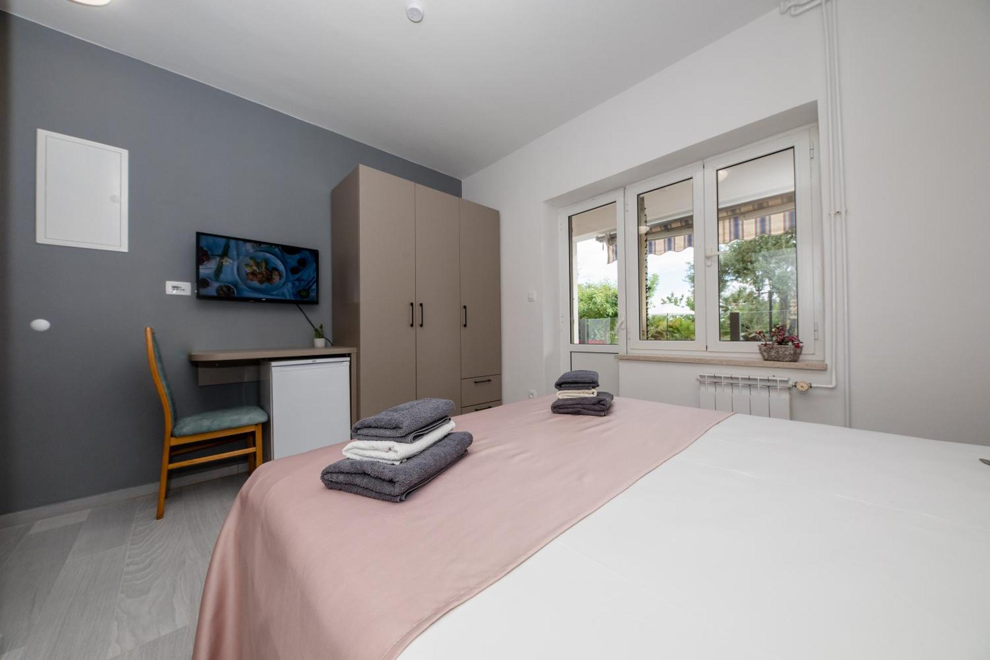 Apartments Vesela Banjol Room photo